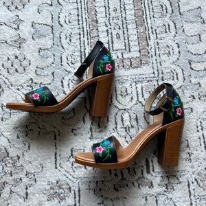Mexican Artisanal Black Leather Floral Embroidered Sandals Heels Size US 8.5